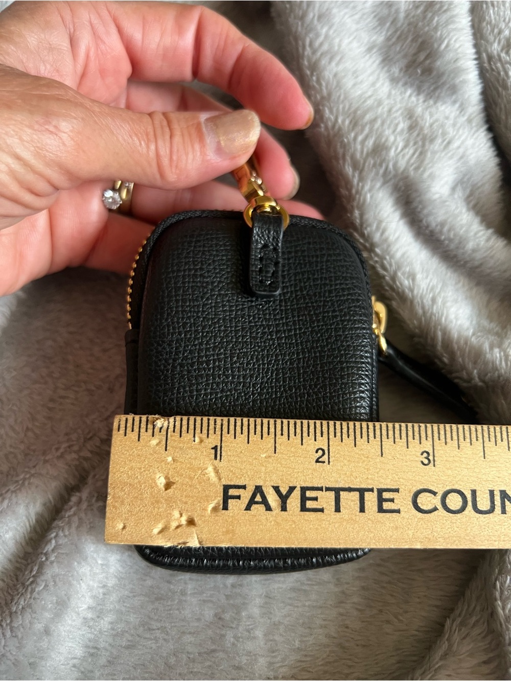 Karl Lagerfeld Pebbled, Gold Tone Hardware, Coin/Earbud Purse, new without tag - Picture 5 of 5